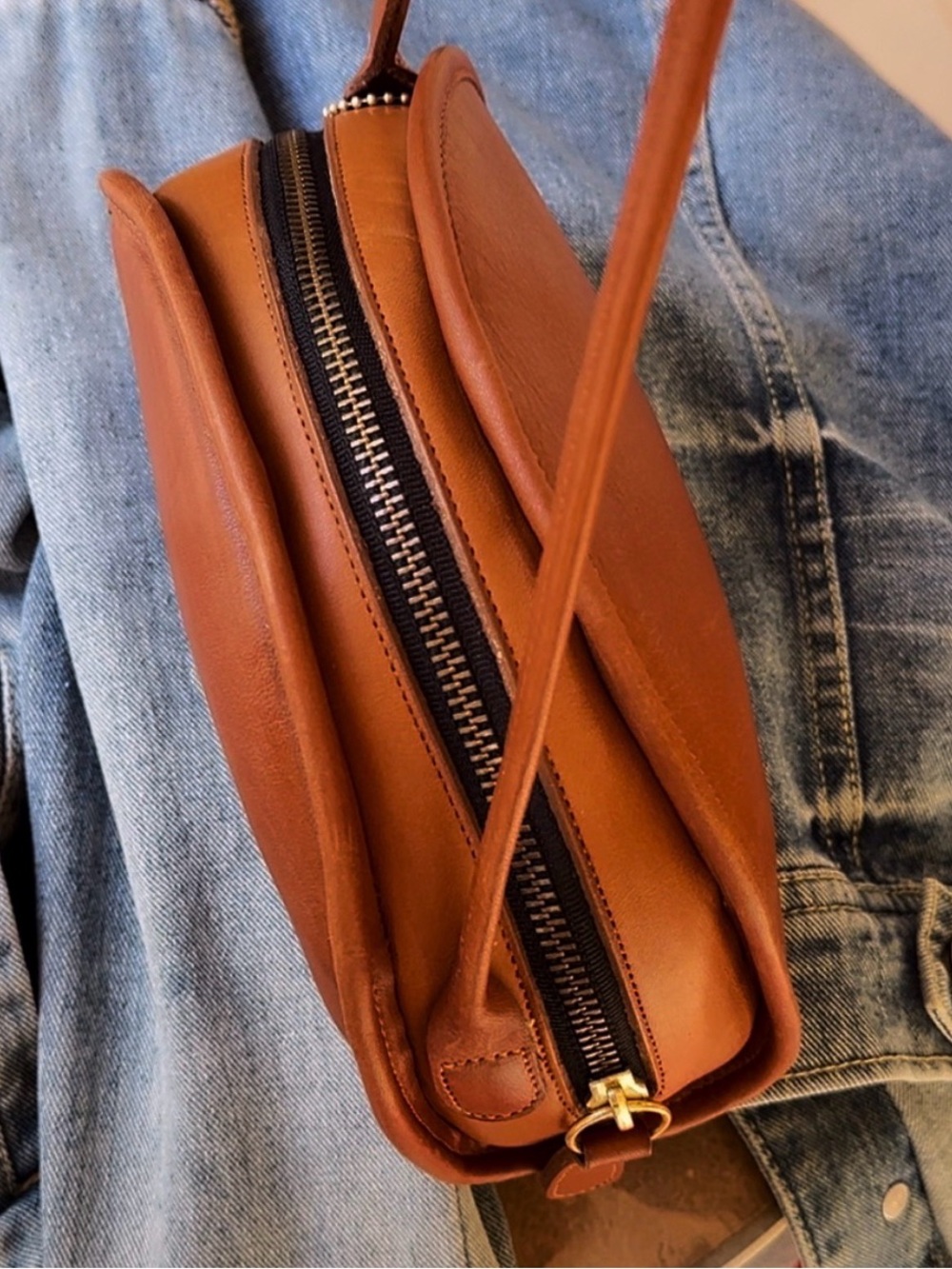 VINTAGE COACH KIMBALL HALF MOON BRITISH TAN CROSSBODY BAG
9911 - Picture 5 of 17